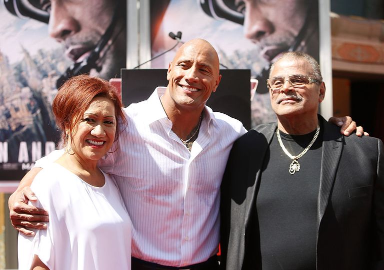 https://www.gettyimages.co.uk/detail/news-photo/dwayne-the-rock-johnson-and-his-mom-and-dad-at-the-hand-news-photo/474032522