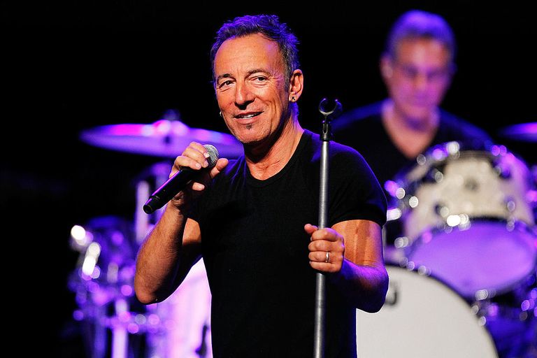 https://www.gettyimages.co.uk/detail/news-photo/bruce-springsteen-performs-at-a-sound-check-before-speaking-news-photo/466906395
