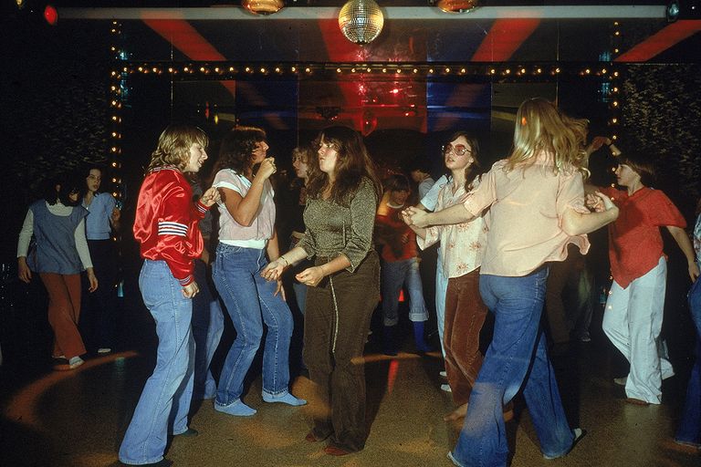 https://www.gettyimages.co.uk/detail/news-photo/teenage-girls-dance-in-their-socks-under-a-nightclub-disco-news-photo/83507694?adppopup=true