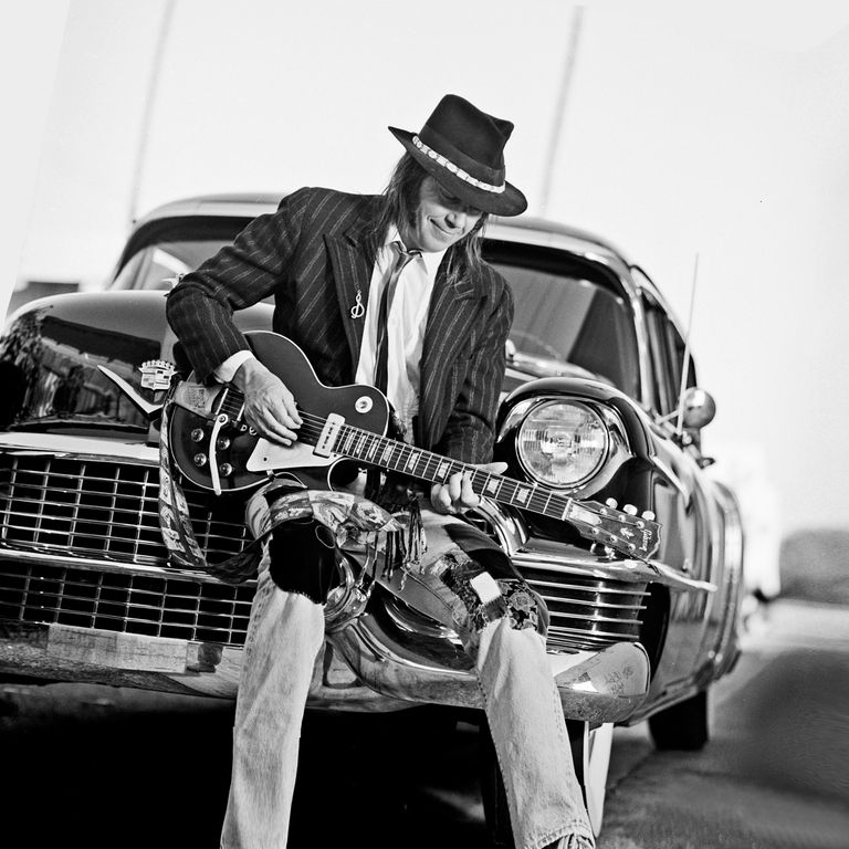 https://www.gettyimages.com/detail/news-photo/neil-young-portrait-session-1988-in-los-angeles-california-news-photo/1447004775