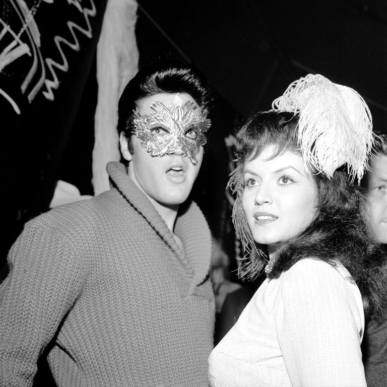 https://www.gettyimages.com/detail/news-photo/rock-and-roll-singer-elvis-presley-and-actress-joan-news-photo/74291322?adppopup=true