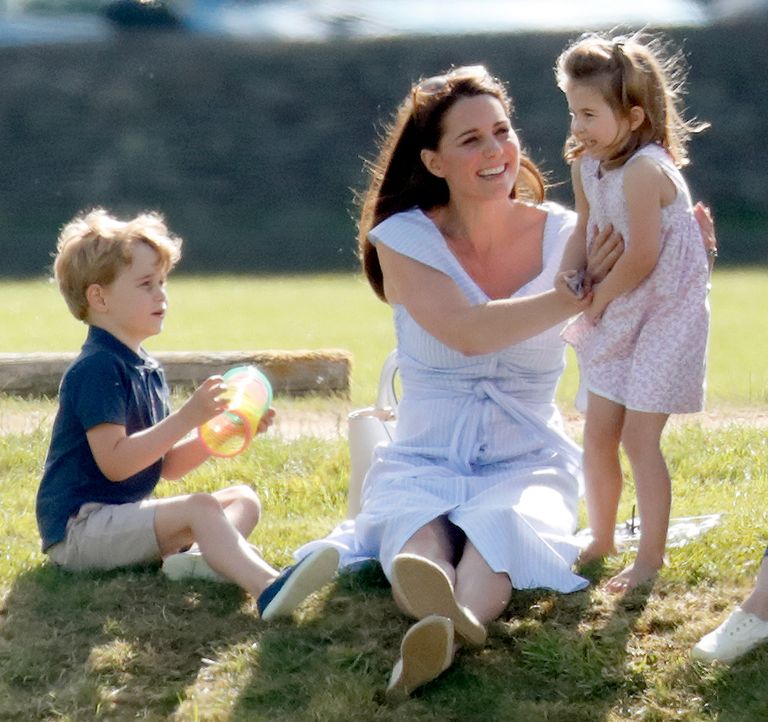 https://www.gettyimages.co.uk/detail/news-photo/prince-george-of-cambridge-catherine-duchess-of-cambridge-news-photo/972906016?adppopup=true