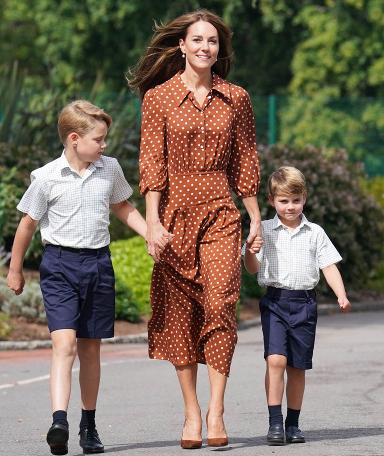 https://www.gettyimages.com/detail/news-photo/prince-george-and-prince-louis-accompanied-by-their-mother-news-photo/1421707768