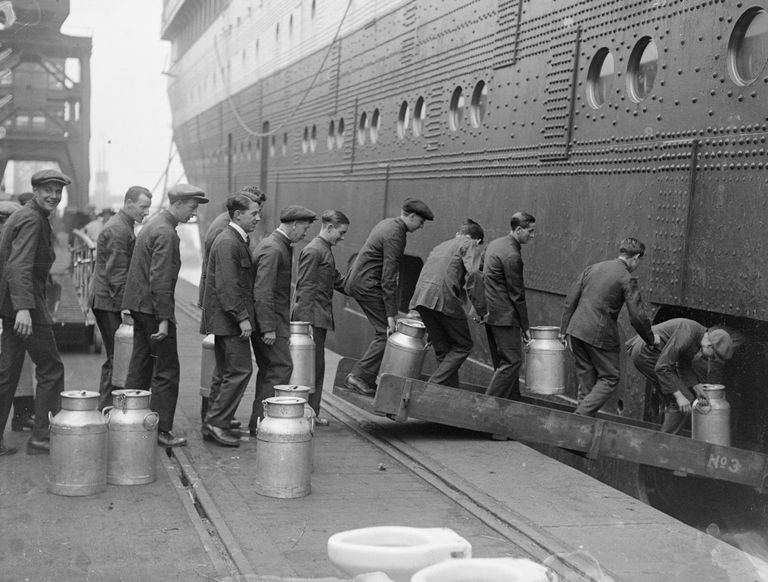 https://www.gettyimages.co.uk/detail/news-photo/stevedores-carry-milk-churns-to-fellow-workers-on-strike-on-news-photo/2668891?adppopup=true