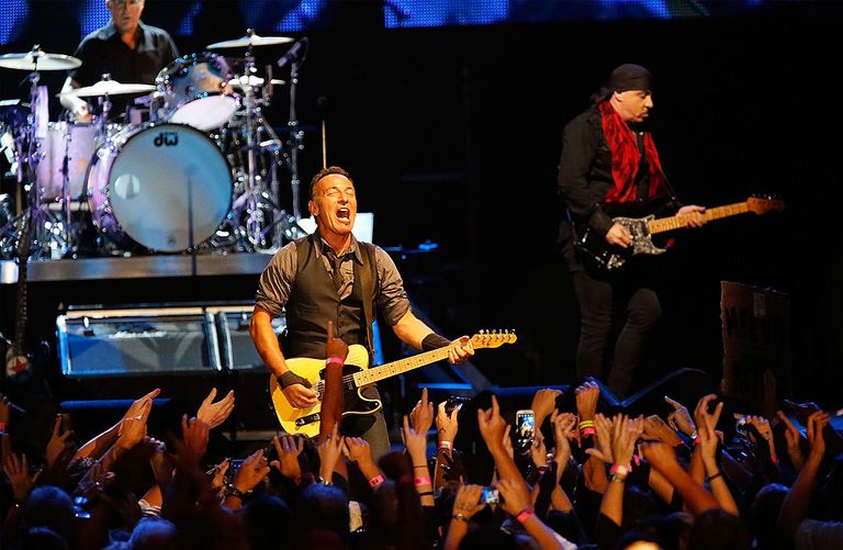https://www.gettyimages.co.uk/detail/news-photo/bruce-springsteen-performs-during-his-high-hopes-world-tour-news-photo/465225693