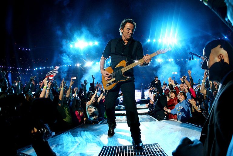 https://www.gettyimages.co.uk/detail/news-photo/musician-bruce-springsteen-and-the-e-street-band-perform-at-news-photo/84581719?adppopup=true