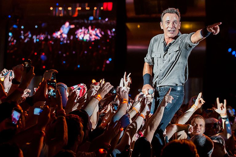https://www.gettyimages.co.uk/detail/news-photo/bruce-springsteen-performs-on-stage-during-a-concert-in-the-news-photo/181507755
