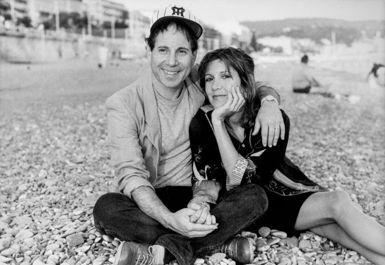 https://www.gettyimages.co.uk/detail/news-photo/paul-simon-et-son-%C3%A9pouse-lactrice-am%C3%A9ricaine-carrie-fisher-news-photo/967794002