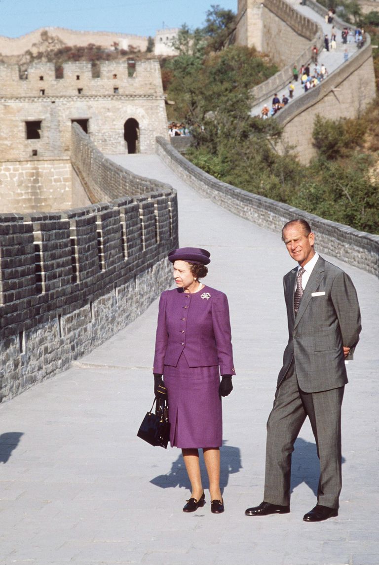 https://www.gettyimages.co.uk/detail/news-photo/the-queen-and-prince-philip-visiting-the-great-wall-of-news-photo/52103327