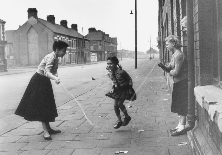 https://www.gettyimages.co.uk/detail/news-photo/welsh-singer-shirley-bassey-joins-in-a-skipping-game-with-news-photo/92299623