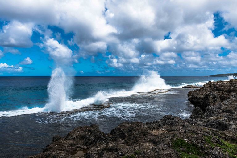 https://www.gettyimages.co.uk/detail/photo/geysers-shoot-toward-the-sky-royalty-free-image/940296156?phrase=Atatā+tonga