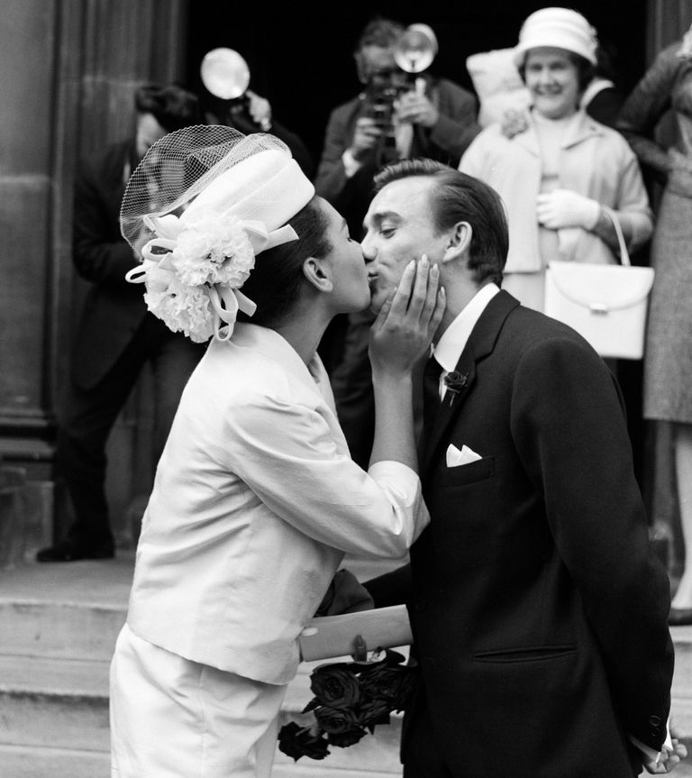 https://www.gettyimages.co.uk/detail/news-photo/shirley-bassey-marries-film-director-kenneth-hume-at-news-photo/871152234