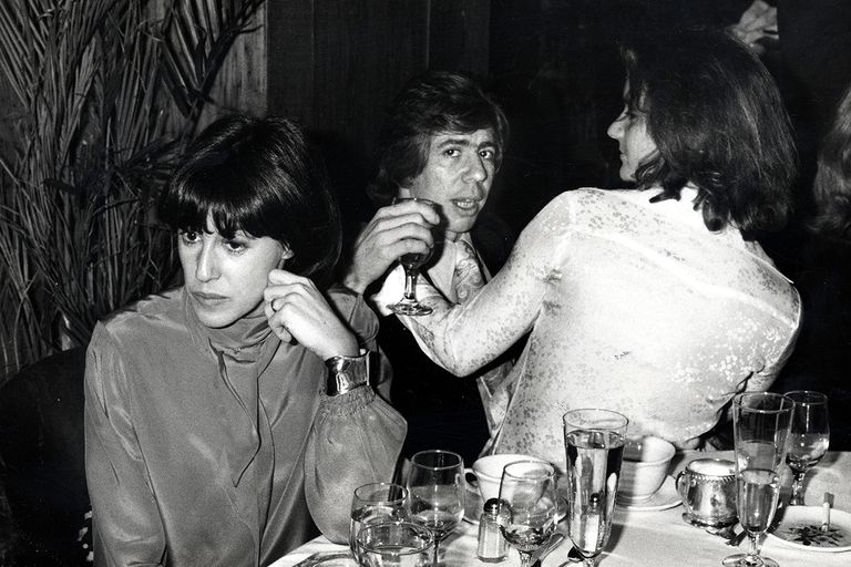 https://www.gettyimages.com/detail/news-photo/nora-ephron-carl-bernstein-and-at-the-tavern-on-the-green-news-photo/74715685