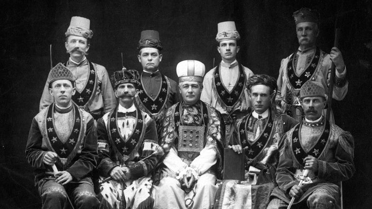 https://www.gettyimages.co.uk/detail/news-photo/masonic-men-in-character-costumes-hat-late-1900s-or-early-news-photo/521041911