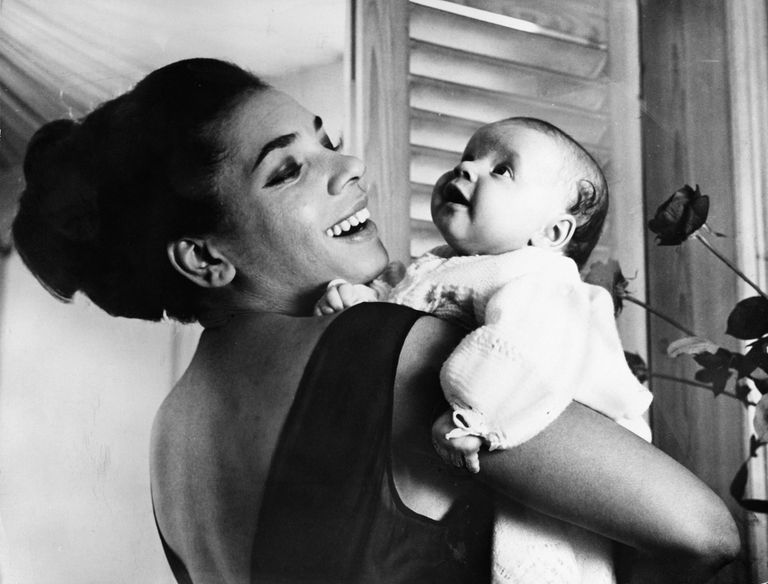 https://www.gettyimages.co.uk/detail/news-photo/singer-shirley-bassey-with-her-10-week-old-daughter-news-photo/104944554