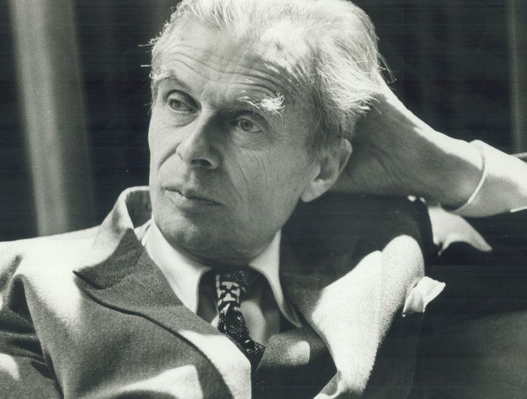 https://www.gettyimages.co.uk/detail/news-photo/british-author-aldous-huxley-on-a-visit-to-toronto-news-photo/502547123