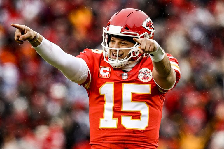 https://www.gettyimages.com/detail/news-photo/patrick-mahomes-of-the-kansas-city-chiefs-points-to-the-news-photo/1081592524?adppopup=true