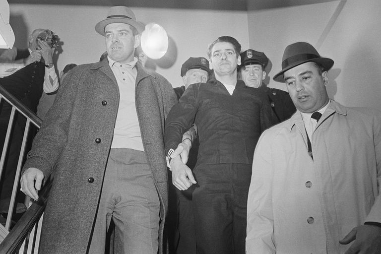 https://www.gettyimages.com/detail/news-photo/confessed-boston-strangler-albert-desalvo-is-led-from-a-news-photo/515218402