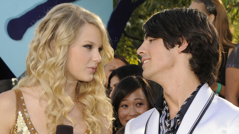 https://www.gettyimages.com/detail/news-photo/taylor-swift-and-joe-jonas-arrive-on-the-red-carpet-of-the-news-photo/82706783