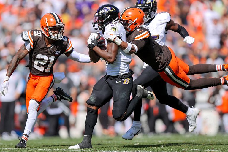 https://www.gettyimages.com/detail/news-photo/cleveland-browns-safety-juan-thornhill-tackles-baltimore-news-photo/1707191565