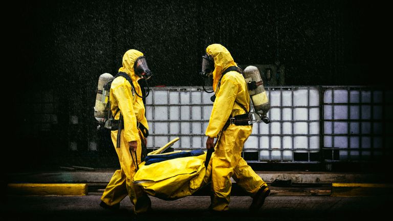 https://www.gettyimages.co.uk/detail/photo/chemical-spill-pollution-response-team-in-action-royalty-free-image/1024183346?phrase=chemical+spill&adppopup=true