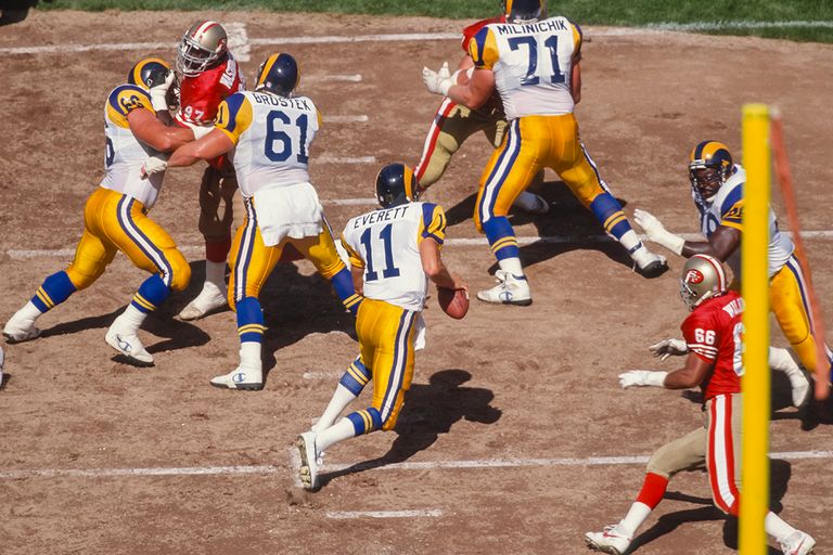 https://www.gettyimages.com/detail/news-photo/jim-everett-of-the-los-angeles-rams-throws-a-pass-during-a-news-photo/1602145204