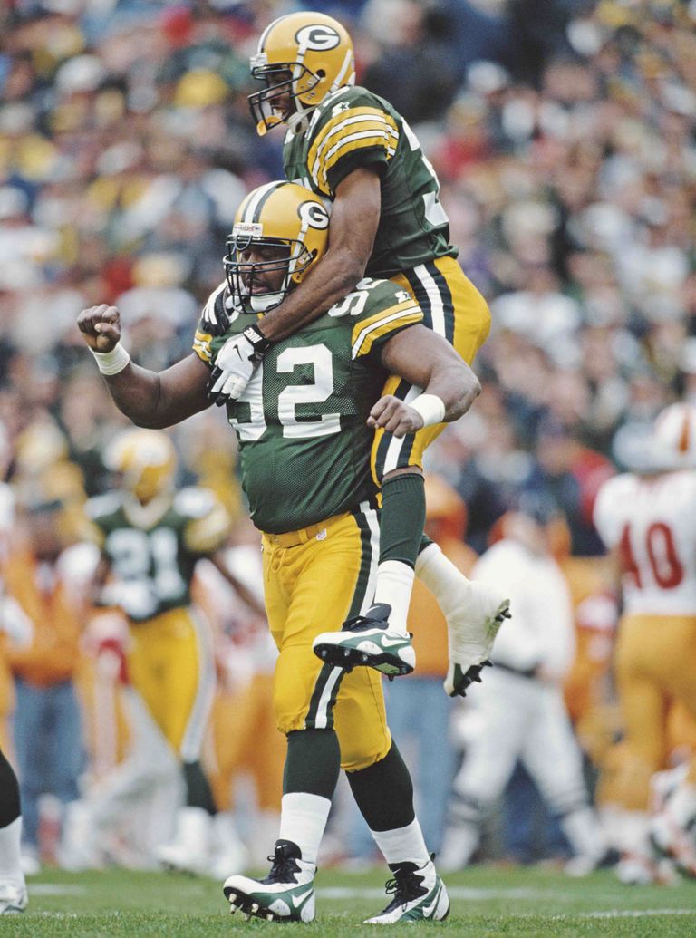 https://www.gettyimages.com/detail/news-photo/reggie-white-defensive-end-for-the-green-bay-packers-gives-news-photo/778240253?adppopup=true