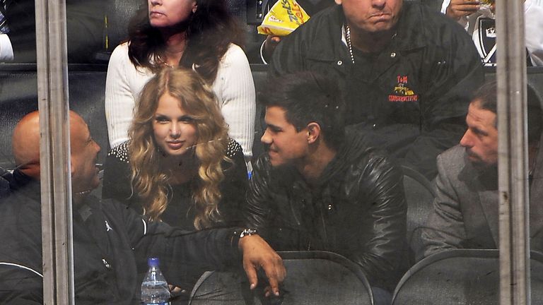 https://www.gettyimages.com/detail/news-photo/taylor-lautner-and-taylor-swift-attend-the-nhl-game-between-news-photo/92426938