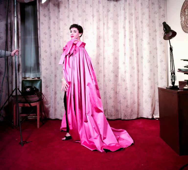 https://www.gettyimages.co.uk/detail/news-photo/welsh-singer-shirley-bassey-poses-in-a-photographers-studio-news-photo/92299650