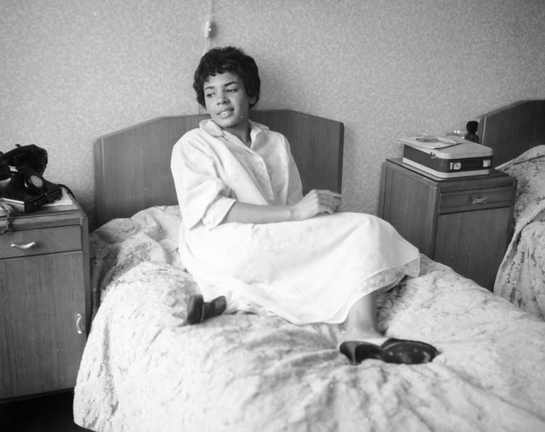 https://www.gettyimages.co.uk/detail/news-photo/singer-shirley-bassey-relaxing-on-a-bed-with-a-soothing-news-photo/3138857