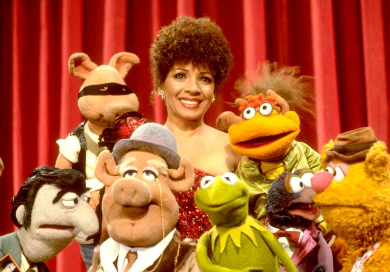 https://www.gettyimages.co.uk/detail/news-photo/welsh-singer-shirley-bassey-with-kermit-the-frog-and-others-news-photo/1320344535