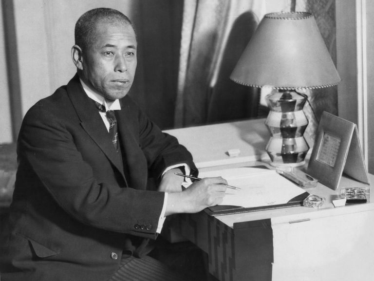 https://www.gettyimages.co.uk/detail/news-photo/portrait-of-japanese-admiral-isoroku-yamamoto-wearing-a-news-photo/3241545