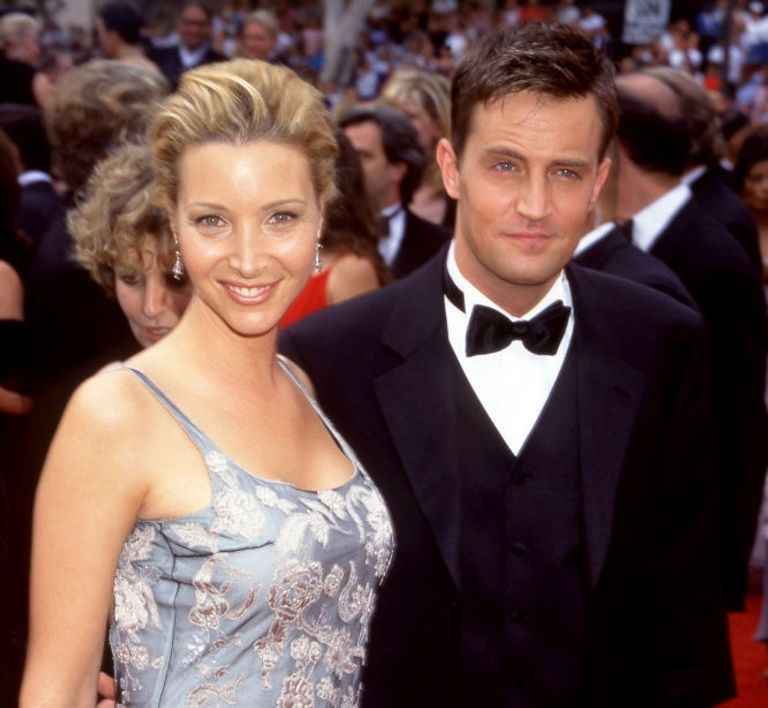 https://www.gettyimages.co.uk/detail/news-photo/friends-co-stars-actress-lisa-kudrow-and-actor-matthew-news-photo/1391502834?adppopup=true