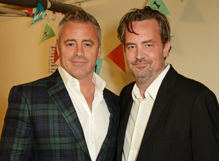 https://www.gettyimages.co.uk/detail/news-photo/matt-leblanc-and-matthew-perry-pose-backstage-following-a-news-photo/526638418?adppopup=true