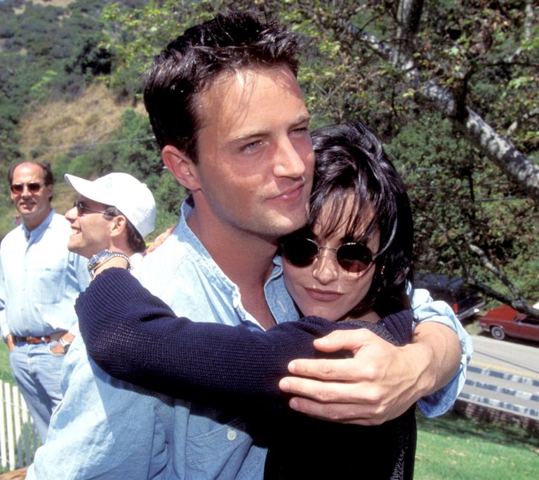https://www.gettyimages.co.uk/detail/news-photo/matthew-perry-and-courteney-cox-news-photo/75964290?adppopup=true
