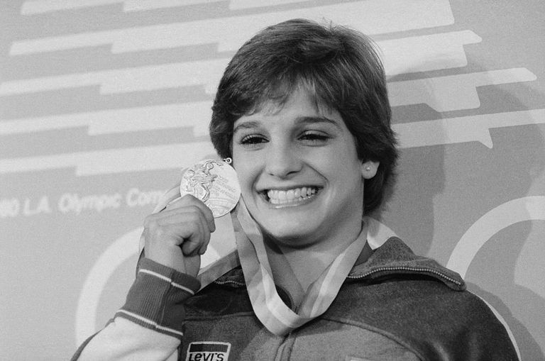 https://www.gettyimages.co.uk/detail/news-photo/american-olympic-gymnast-mary-lou-retton-holds-up-her-gold-news-photo/515355104