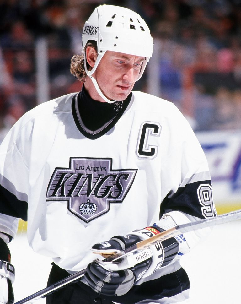 https://www.gettyimages.co.uk/detail/news-photo/wayne-gretzky-of-the-los-angeles-kings-looks-at-his-stick-news-photo/85622708