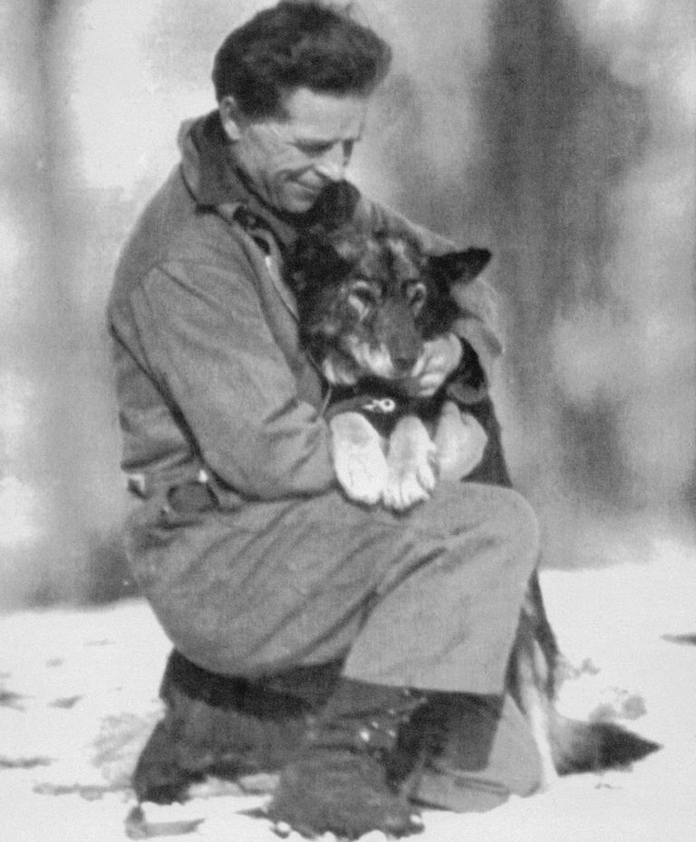 https://www.gettyimages.co.uk/detail/news-photo/leonhard-seppala-and-his-dog-togo-pictured-shortly-before-news-photo/515138912