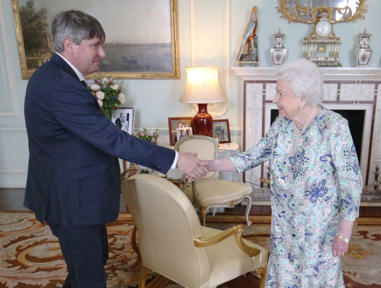 https://www.gettyimages.com/detail/news-photo/queen-elizabeth-ii-receives-simon-armitage-to-present-him-news-photo/1146812991