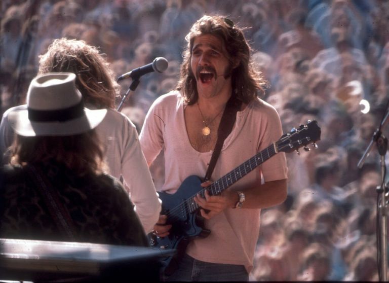 https://www.gettyimages.co.uk/detail/news-photo/glenn-frey-of-the-rock-band-eagles-performing-onstage-in-news-photo/74269867