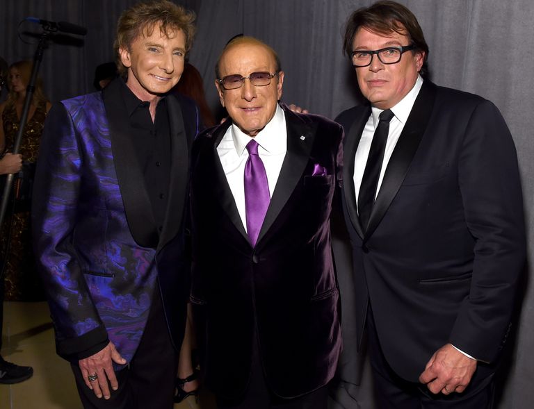https://www.gettyimages.co.uk/detail/news-photo/singer-songwriter-barry-manilow-host-clive-davis-and-garry-news-photo/510341288