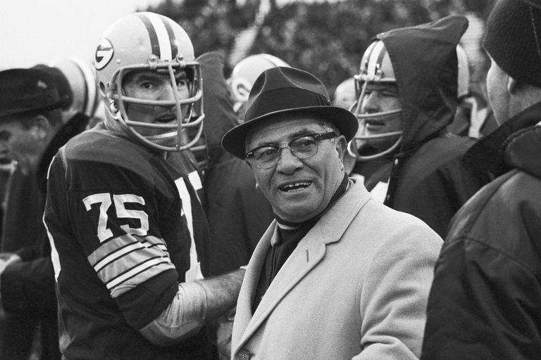 https://www.gettyimages.co.uk/detail/news-photo/green-bay-packers-coach-vince-lombardi-with-palyers-after-news-photo/515040102