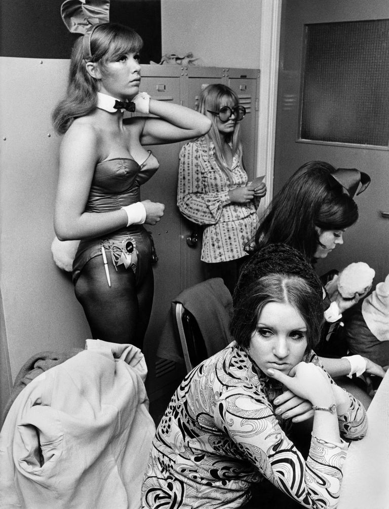 https://www.gettyimages.co.uk/detail/news-photo/bunny-girl-at-the-playboy-club-in-london-september-1969-news-photo/612289992