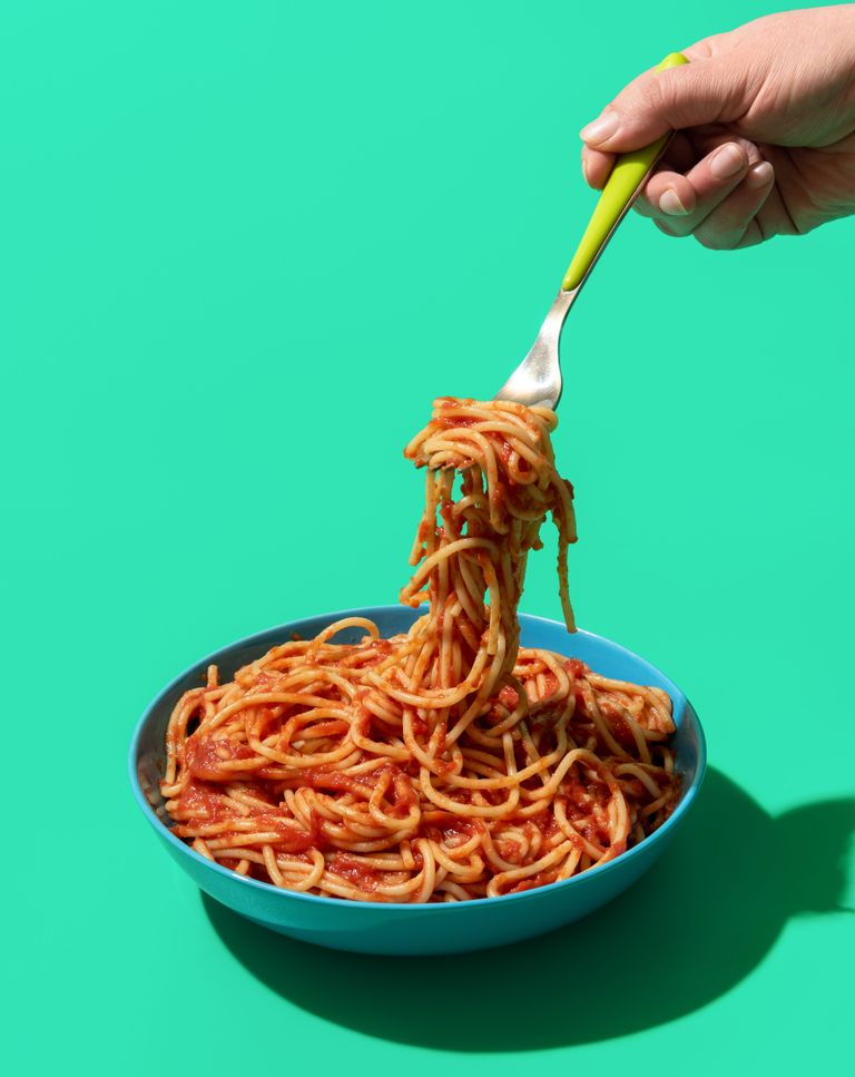 https://www.gettyimages.co.uk/detail/photo/spaghetti-pomodoro-on-a-fork-minimalist-on-a-green-royalty-free-image/1437941382?phrase=slurping+spaghetti&adppopup=true