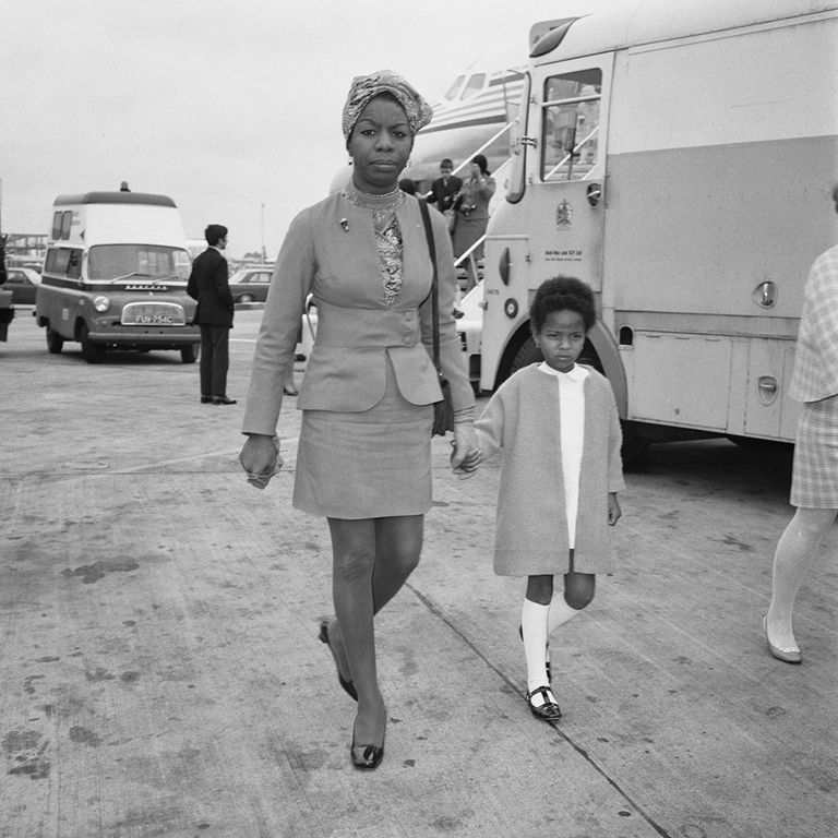 https://www.gettyimages.co.uk/detail/news-photo/american-singer-nina-simone-and-her-daughter-lisa-at-news-photo/1293609165