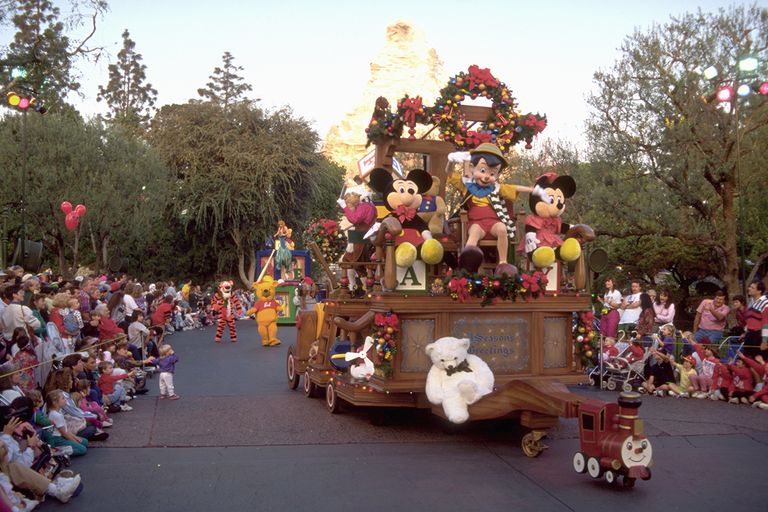 https://www.gettyimages.com/detail/news-photo/disneyland-christmas-parade-news-photo/535158196