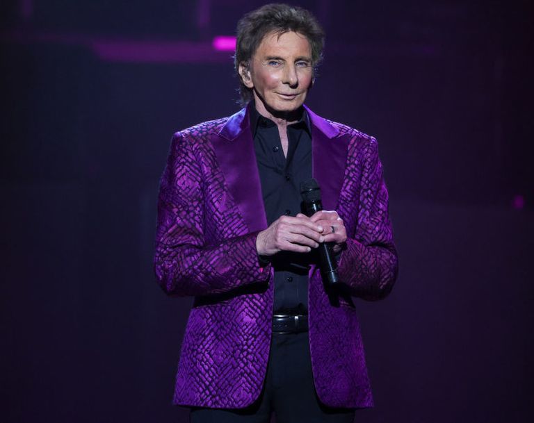 https://www.gettyimages.co.uk/detail/news-photo/barry-manilow-performs-during-the-first-of-his-three-record-news-photo/1694991192?adppopup=true