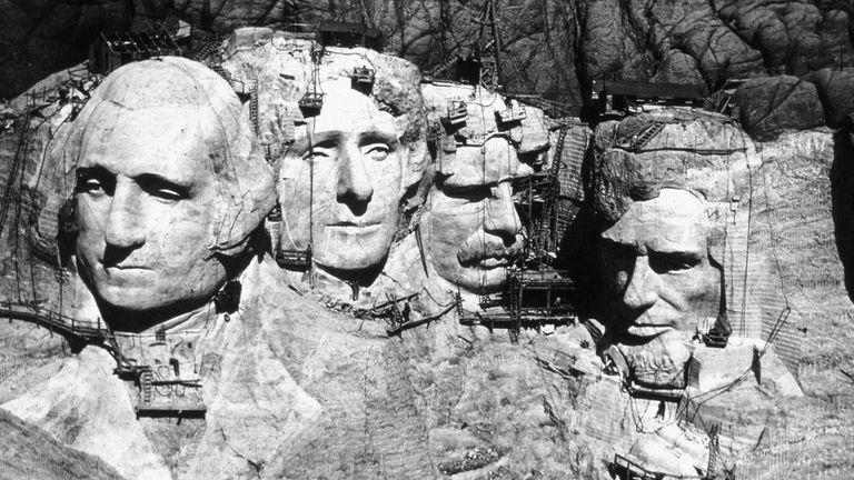 https://www.gettyimages.co.uk/detail/news-photo/the-memorial-at-mount-rushmore-south-dakota-under-news-photo/2665148