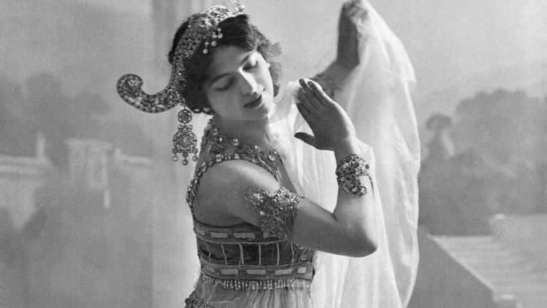 https://www.gettyimages.co.uk/detail/news-photo/mata-hari-in-her-dancing-costume-undated-photograph-news-photo/515359334