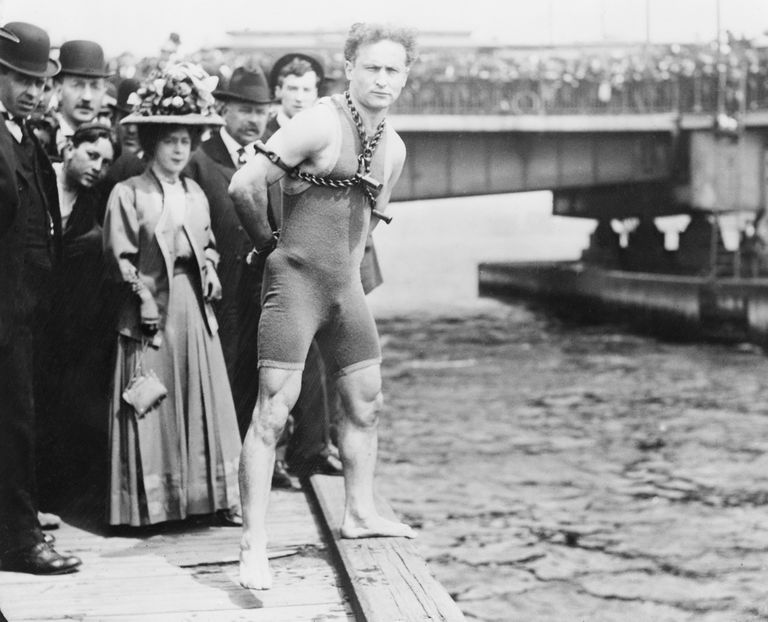 https://www.gettyimages.co.uk/detail/news-photo/harry-houdini-chained-up-ready-to-jump-into-charles-river-news-photo/515296584